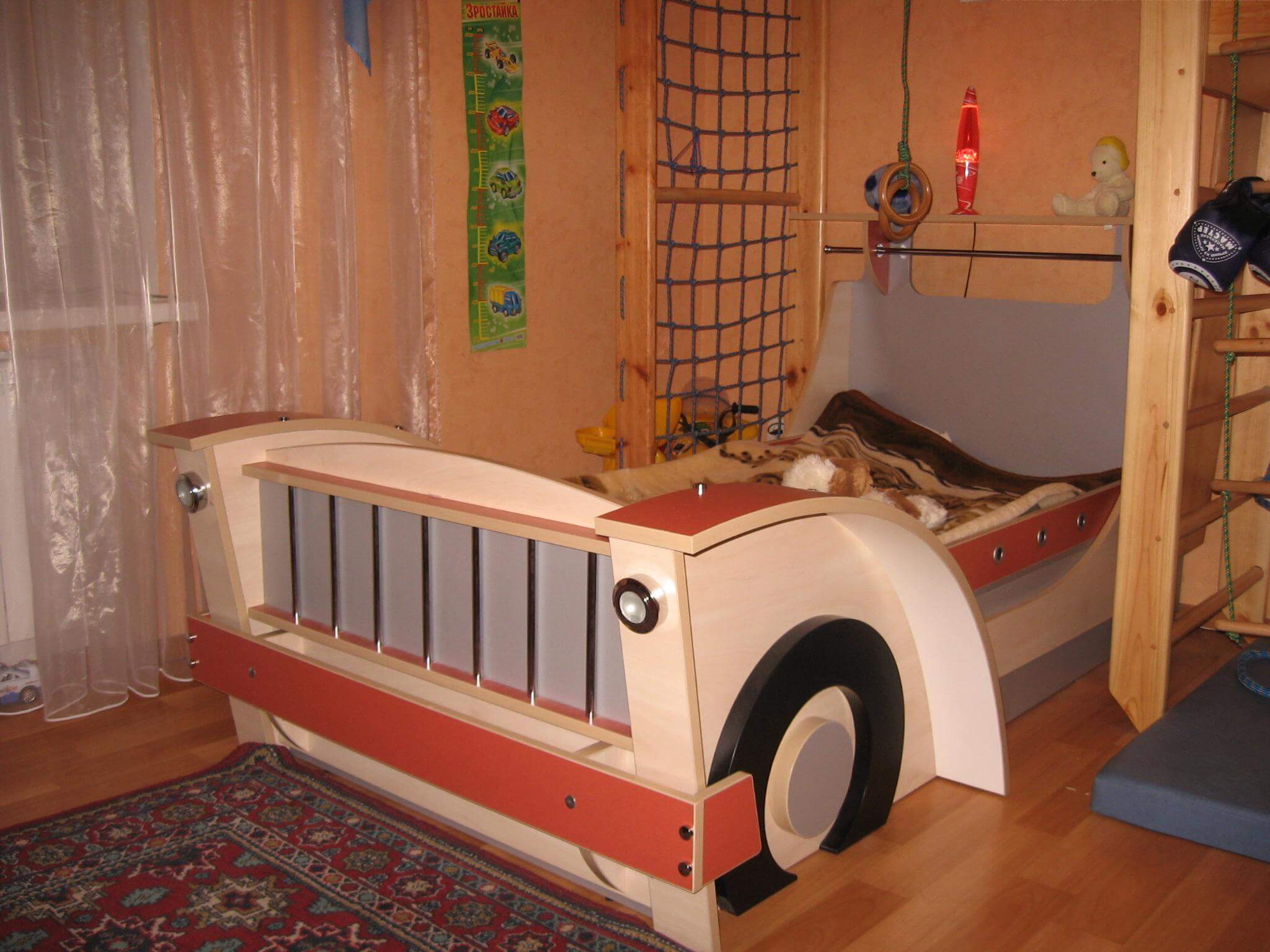 Самодельная кровать машина